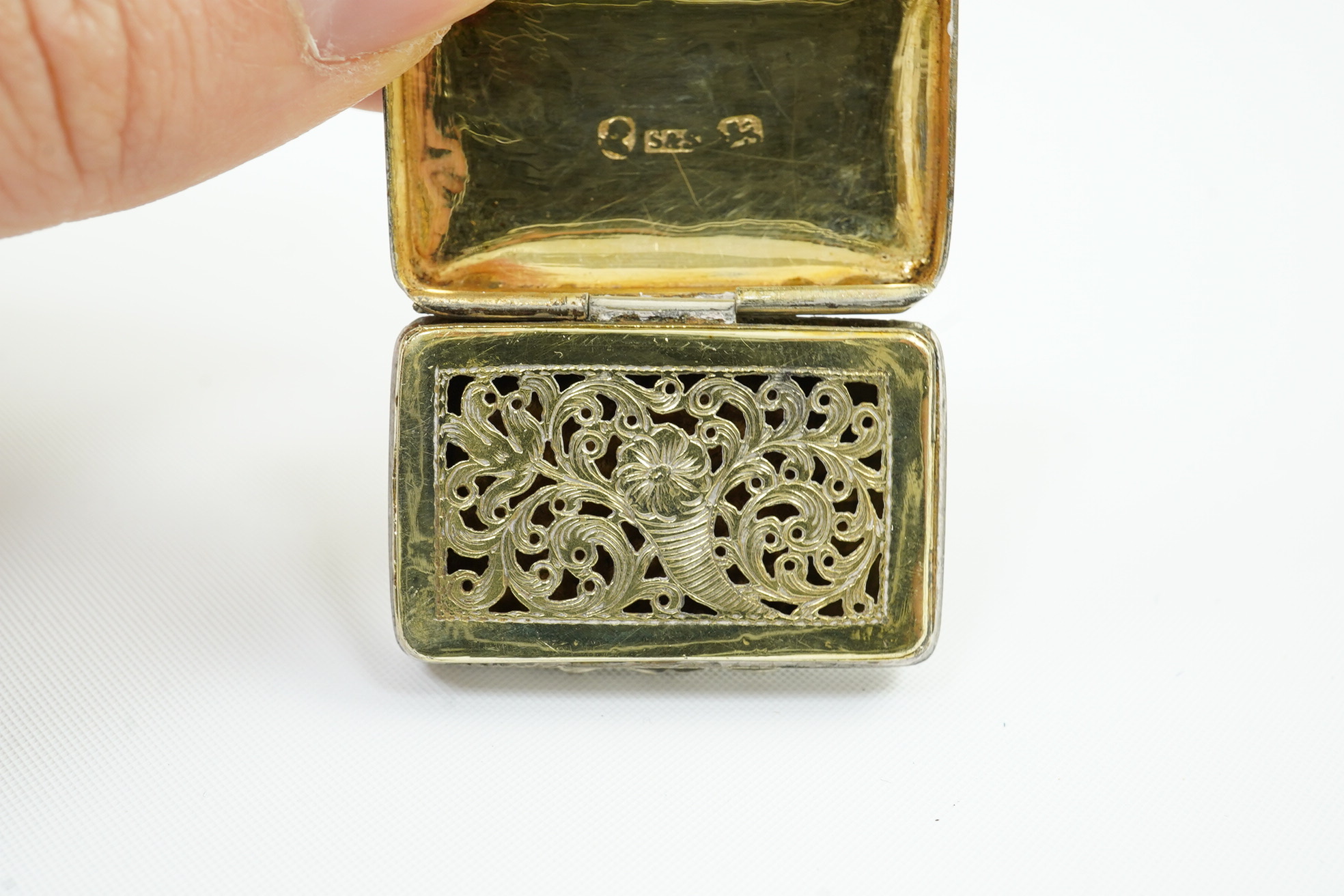 An early George IV silver rectangular vinaigrette, by Simpson & Son